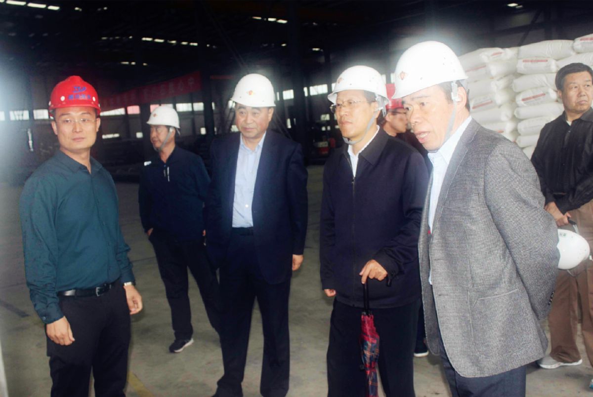 定西市政協(xié)主席陳尊鋒、市委常委、常務(wù)副市長(cháng)陳曾勇 一行領(lǐng)導蒞臨我公司開(kāi)展企業(yè)考察